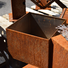 Lade das Bild in den Galerie-Viewer, Pflanzkübel "Kasten"