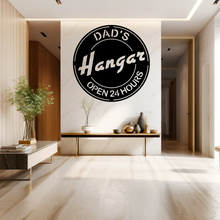 Lade das Bild in den Galerie-Viewer, Wandbild Metallschild Dad´s Hangar