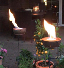 Lade das Bild in den Galerie-Viewer, Feuerschalen für den Garten halbkugeln aus Stahl