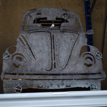 Lade das Bild in den Galerie-Viewer, Robuste Feuertonne aus Stahl mit einem kunstvollen design Kaefer von VW, ideal für den Außenbereich.