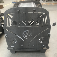 Lade das Bild in den Galerie-Viewer, Robuste Feuertonne aus Stahl mit einem kunstvollen design WV Bus, ideal für den Außenbereich.