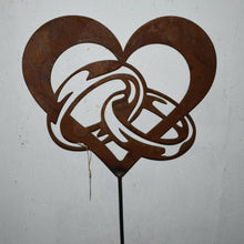 Lade das Bild in den Galerie-Viewer, Beetstecker aus Metall Herz mit Ringen
