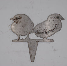 Lade das Bild in den Galerie-Viewer, Beetstecker aus Metall Vogel Küken