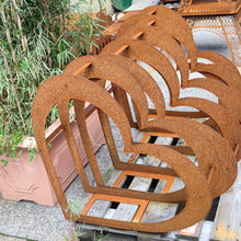Lade das Bild in den Galerie-Viewer, Holzstapel-Herzen liegend