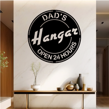 Lade das Bild in den Galerie-Viewer, Wandbild Metallschild Dad´s Hangar