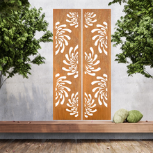 Lade das Bild in den Galerie-Viewer, Zwei Schmale große Metallwandkunst Wände mit Ausgeschnittener Silhouette von Gras, gestaltet als Sichtschutzwand im Rost Look oder farblich.