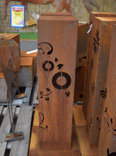 Lade das Bild in den Galerie-Viewer, Stele "Blätter&Kreise"