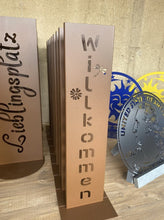 Lade das Bild in den Galerie-Viewer, Aufsteller "Willkommen" II