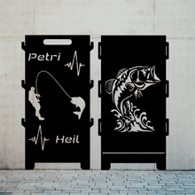 Lade das Bild in den Galerie-Viewer, Metallplatten mit ausschitten von einem Barsch und ein Angler