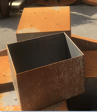 Lade das Bild in den Galerie-Viewer, Pflanzkübel "Kasten"