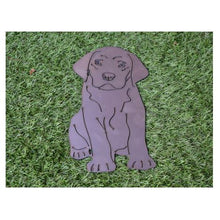 Lade das Bild in den Galerie-Viewer, Sitzender Labradorwelpe aus Stahl in der Größe 19 x 35 cm, handgefertigt in unserer eigenen Werkstatt.