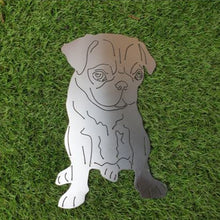 Lade das Bild in den Galerie-Viewer, Niedlicher Mops aus Metall in der Größe 22 x 35 cm. Als Bild oder Aufsteller erhältlich.