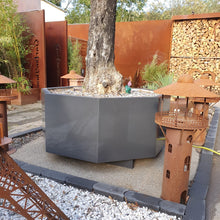 Lade das Bild in den Galerie-Viewer, schöner blumenkübel made in germany