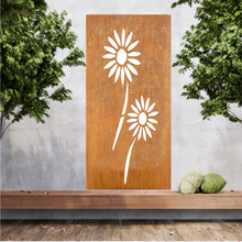 Lade das Bild in den Galerie-Viewer, Große Metallwandkunst mit Ausgeschnittener Silhouette von zwei Blumen, gestaltet als Sichtschutzwand im Rost Look oder farblich.
