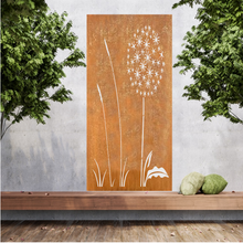 Lade das Bild in den Galerie-Viewer, Große Metallwandkunst mit Ausgeschnittener Silhouette von Pusteblume mit Gras, gestaltet als Sichtschutzwand im Rost Look oder farblich.