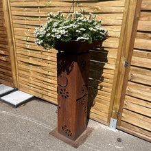 Lade das Bild in den Galerie-Viewer, Stele mit Schale