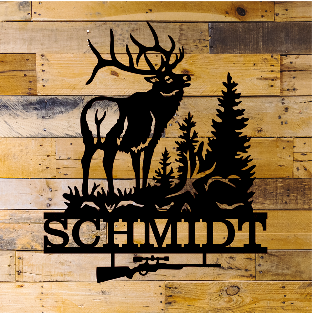 Monogramm Hirsch im Wald mit gewehr und Namen schmidt