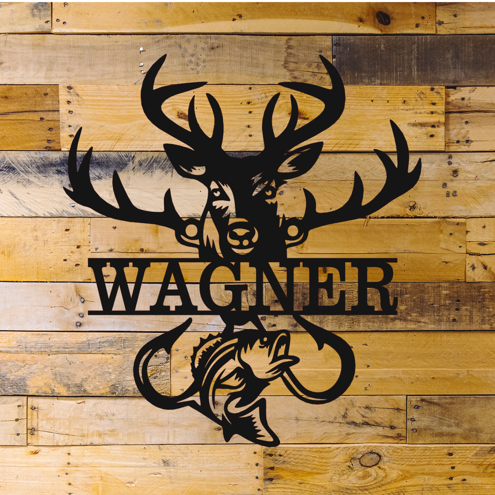 Metallmonogramm Jäger und Angler, personalisiert mit einem Namen, vereint Eleganz und Individualität in einem einzigartigen Design.