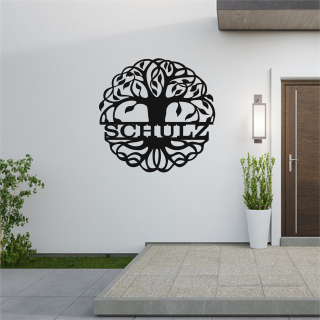 Metallmonogramm Lebensbaum, personalisiert mit einem Namen, vereint Eleganz und Individualität in einem einzigartigen Design.