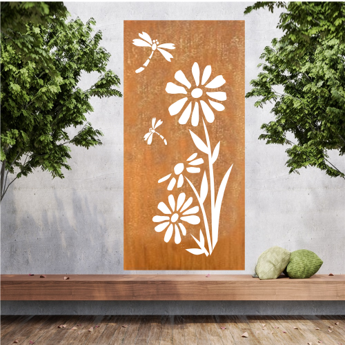 Große Metallwandkunst mit Ausgeschnittener Silhouette von Blumen und Libellen, gestaltet als Sichtschutzwand im Rost Look oder farblich.