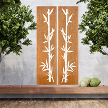 Lade das Bild in den Galerie-Viewer, Zwei Schmale große Metallwandkunst mit Ausgeschnittener Silhouette von Bambus, gestaltet als Sichtschutzwand im Rost Look oder farblich.
